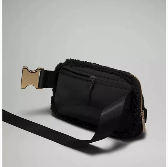 lululemon Everywhere Fleece Belt Bag 1L Fleece in Black/Gold - Picture 3 of 6